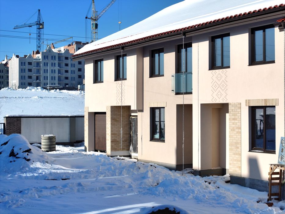 Продам котедж з комунікаціями та асфальтованим доїздом р-н Щасливе