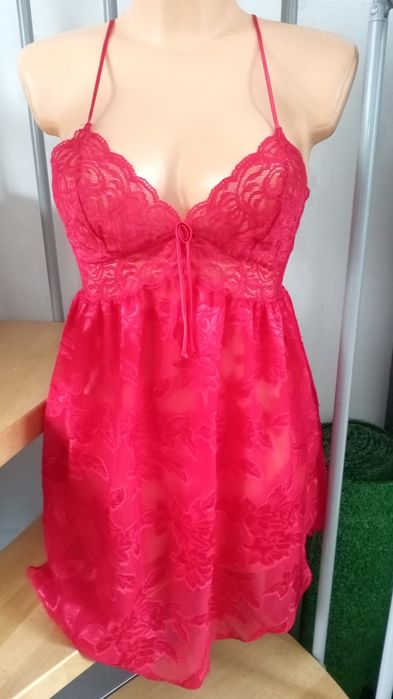 Koszulka nocna na cienkich ramiączkach czerwona koronka