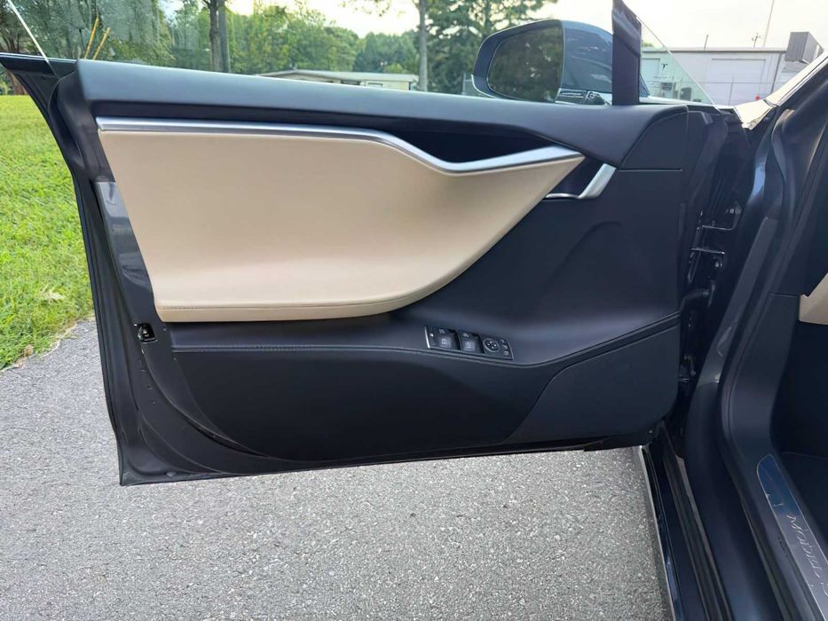 Tesla Model S      2017