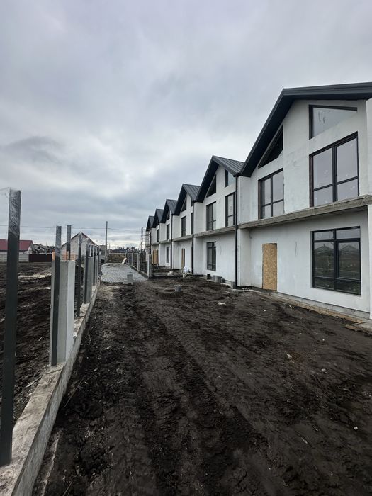 Продаються Таунхауси на Військбуді. Без комісії, від власника!