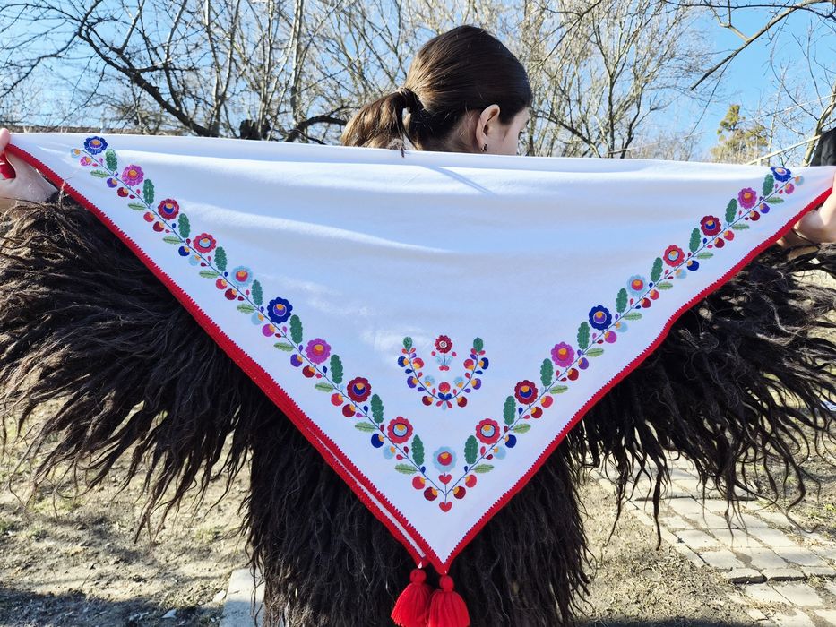 Українська вишита хустка