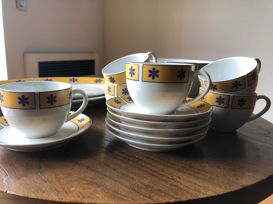Saladeira, travessas e chávenas chá porcelana JM