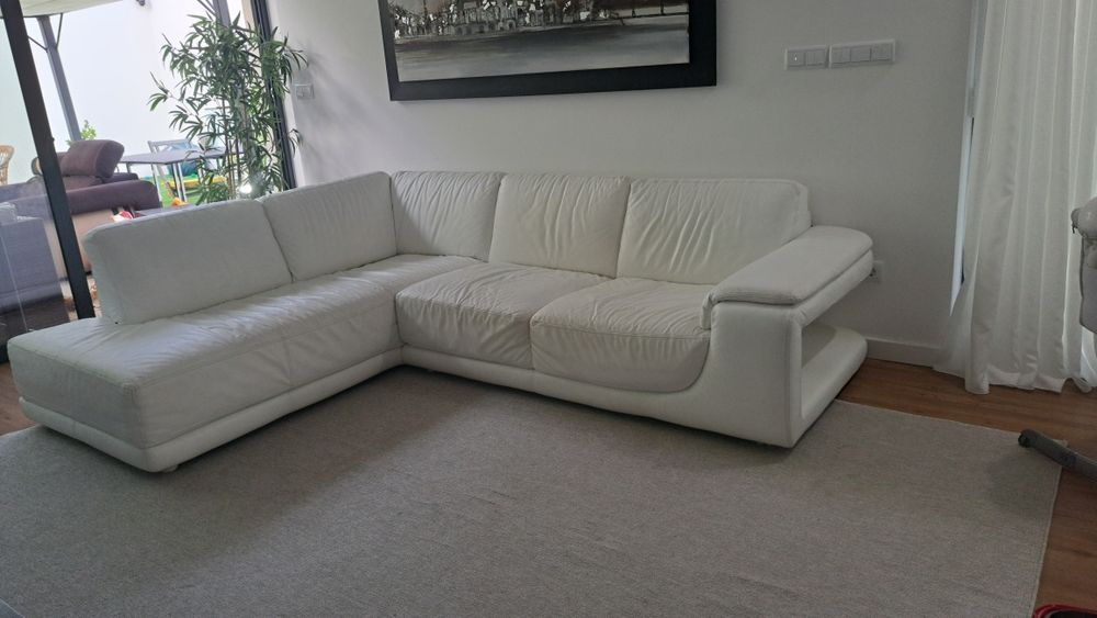 Sofá Chateau d’Ax em Pele Genuína – Canto com Chaise Longue