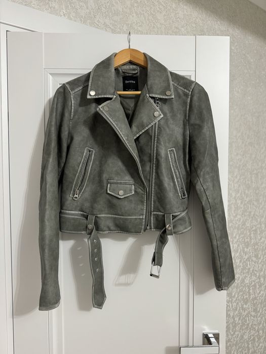 Продам косуху Bershka