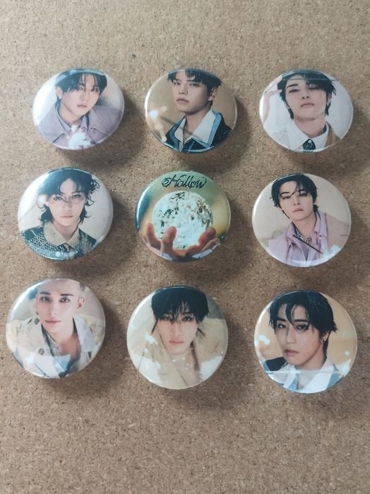 Komplet przypinek Hollow Stray Kids Kpop + naklejki