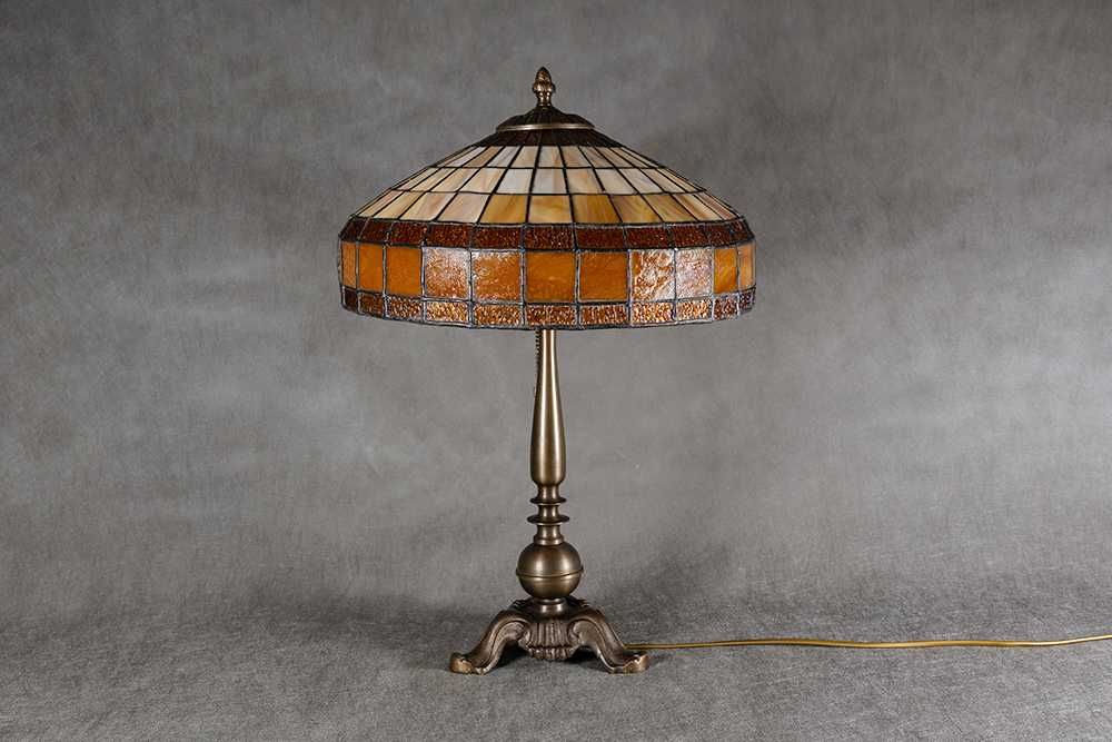 Lampa biurkowa Tiffany z mosiężną podstawą z lat 30. XX w.