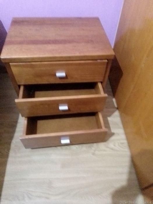 Cómoda e mesas cabeceira