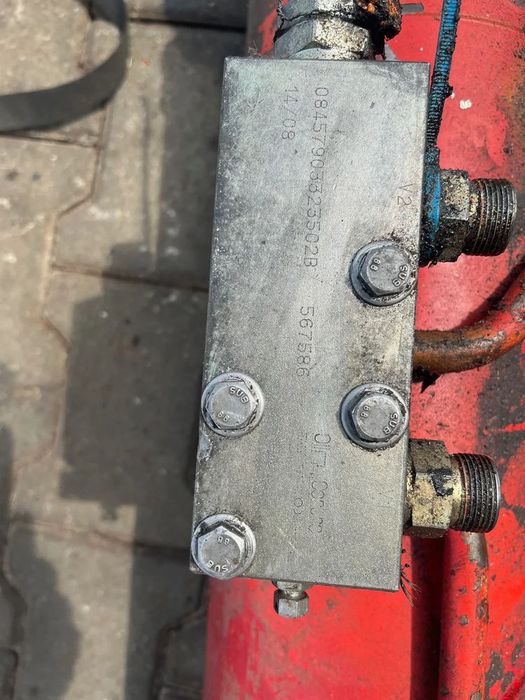 08457903323502b zamek kostka siłownika hydraulicznego 567586