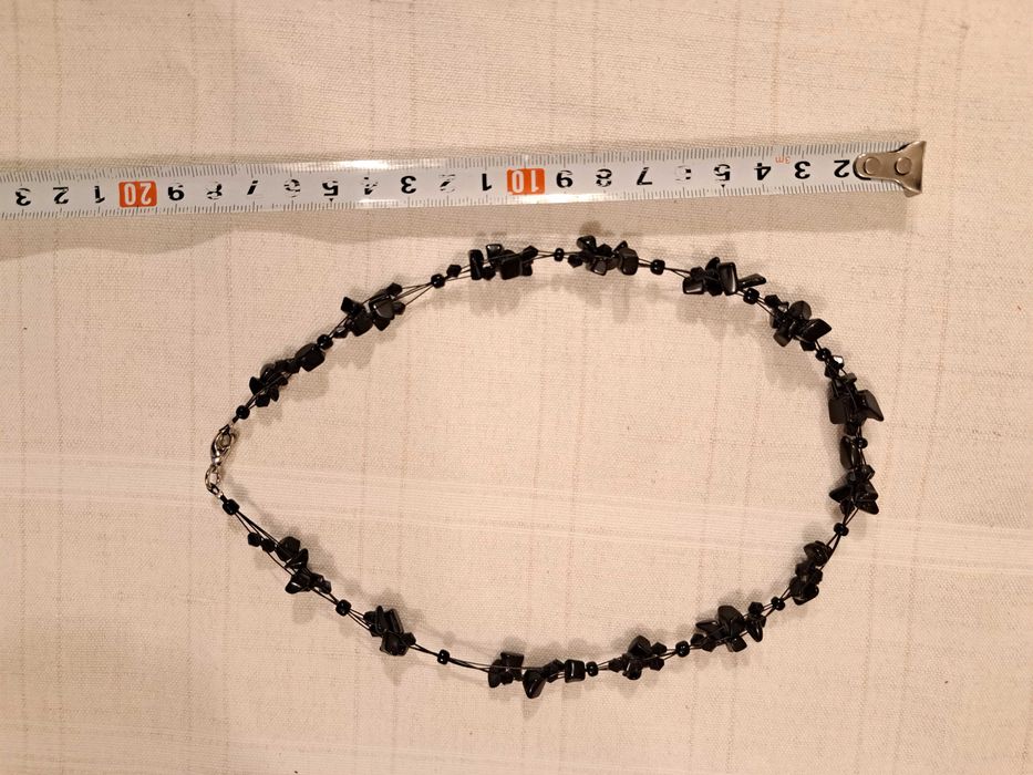 Czarne koraliki, krótkie