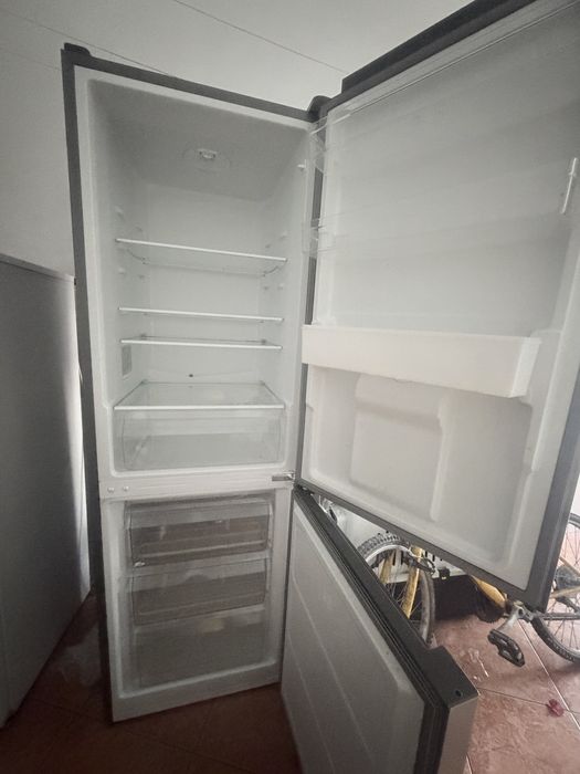 Frigorifico combinado inox com dispensador de agua excelente estado