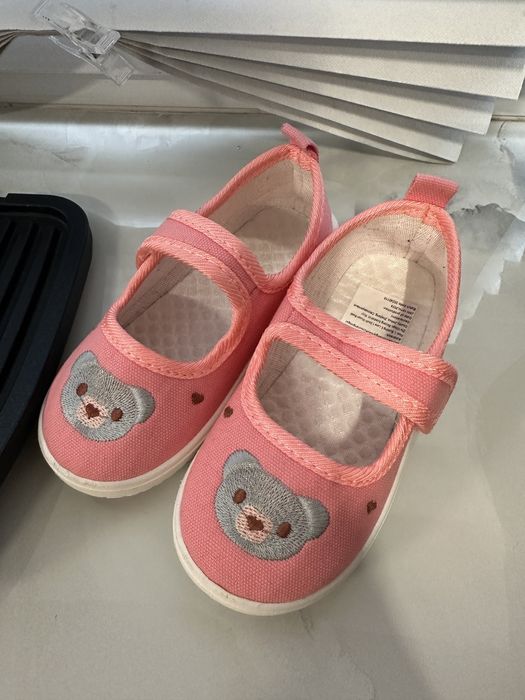 Продам нові черевики дитячі