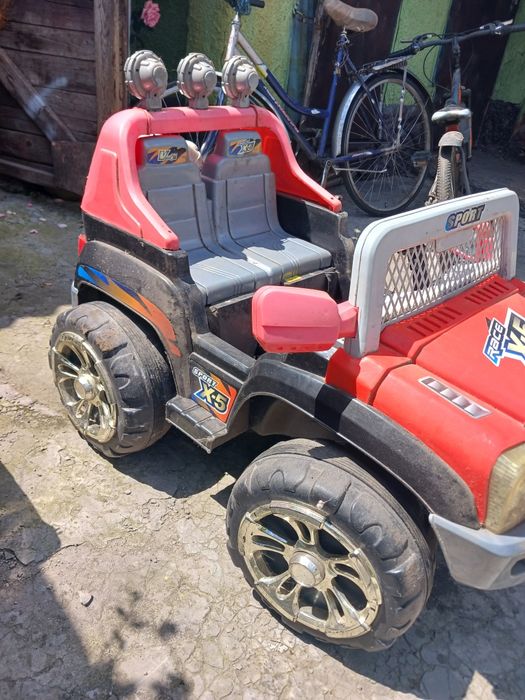 Продам детскую машину