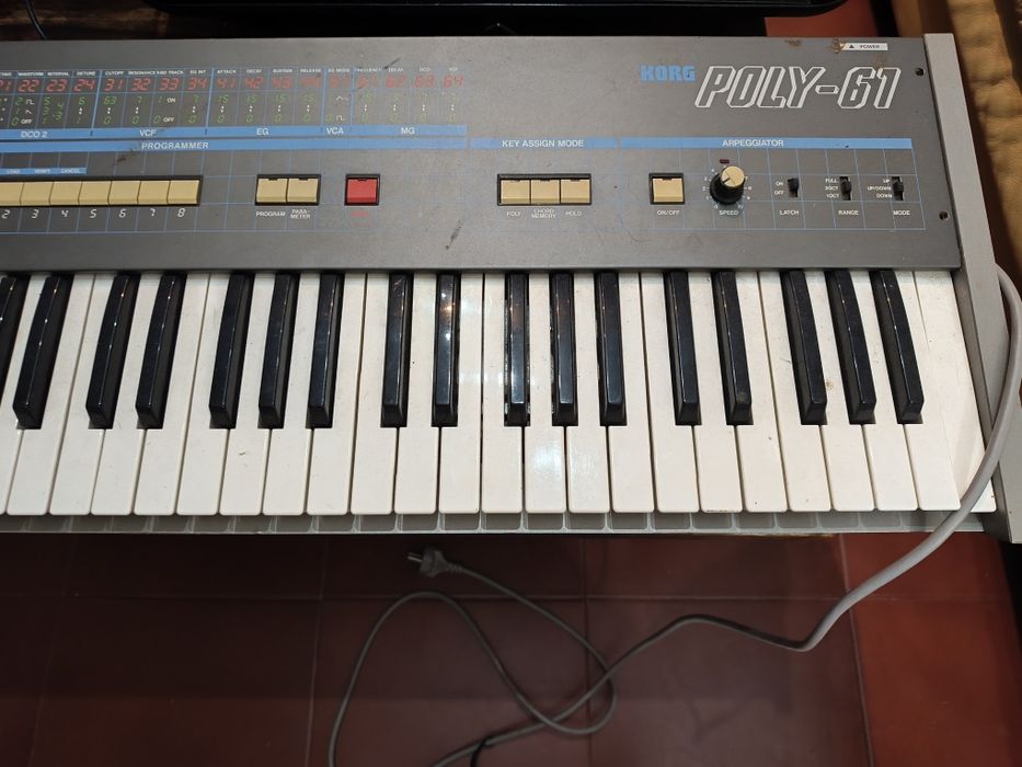 Sintetizador analógico Korg poly-61