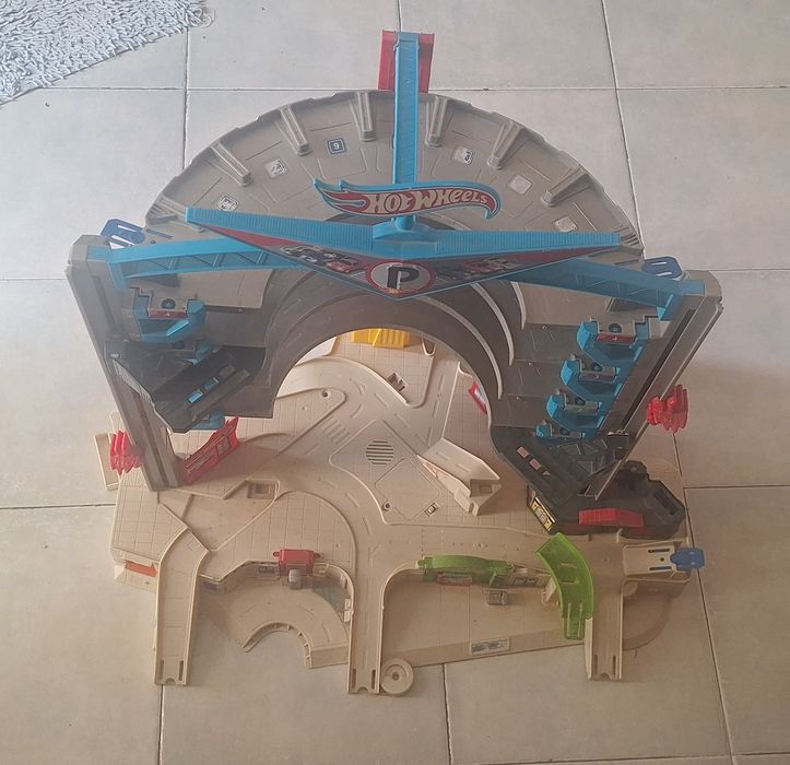 Pista Hot Wheels / Garagem Hot Wheels Grande