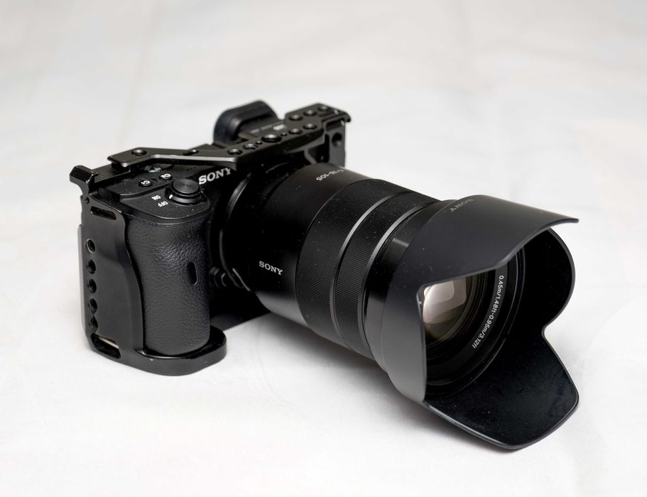 Sony Alpha 6600 com objetiva 18-105 f4