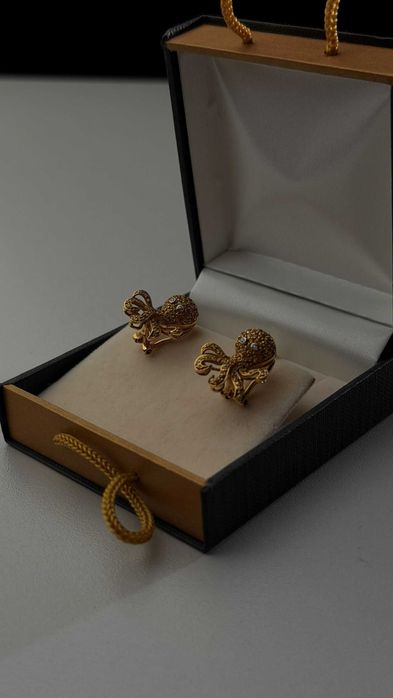 Серьги из желтого золота с бриллиантами