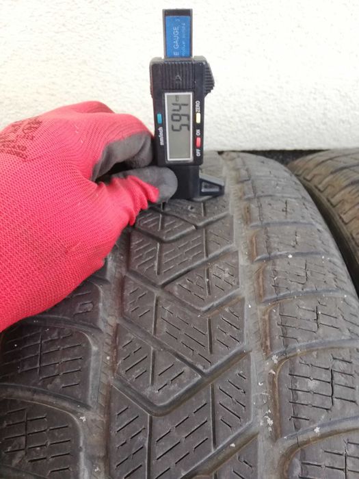 4 opony zimowe Pirelli 215/65R17, bieżnik 6/6,5mm.