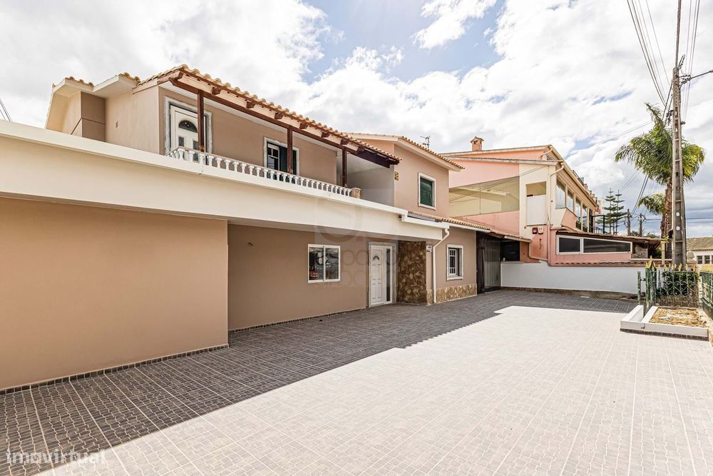 Investimento Seguro: Moradia Isolada com 10 Suites em Zona Privilegiad