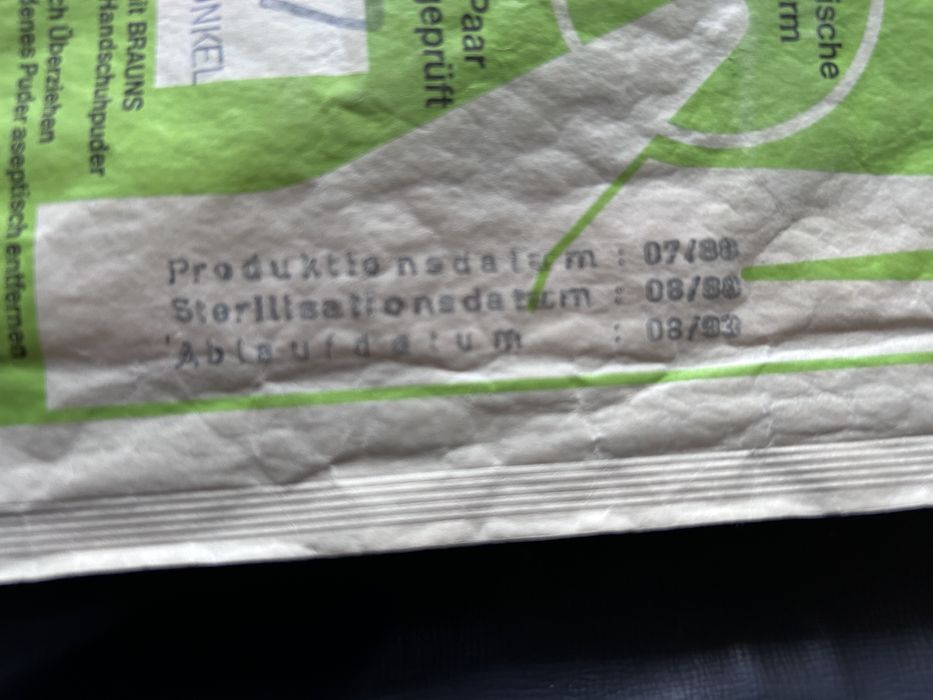 Apteczka samochodowa do starego auta 88 rok ( produkt kolekcjonerski)