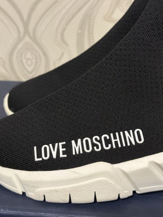 Снікерси/кросівки/кеди/Love Moschino