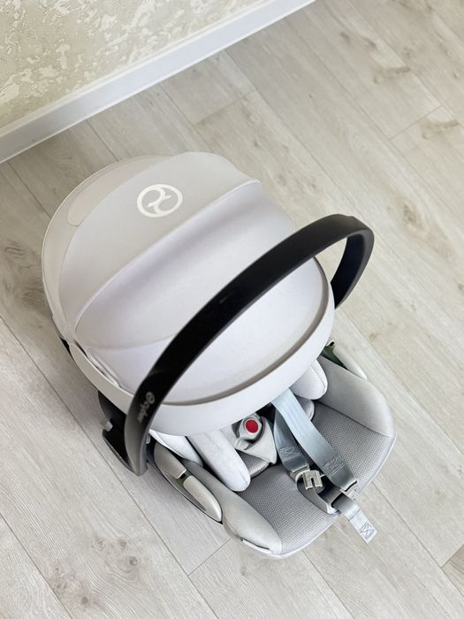 Cybex Cloud T Plus Off White