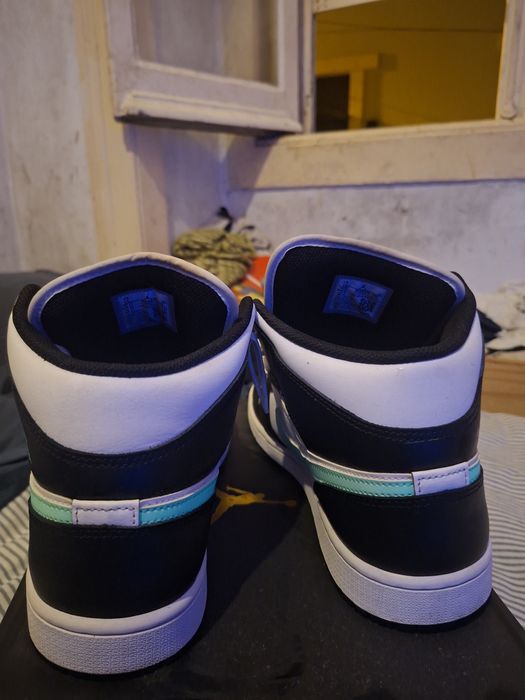 Air Jordan 1 Mid Black White Blue