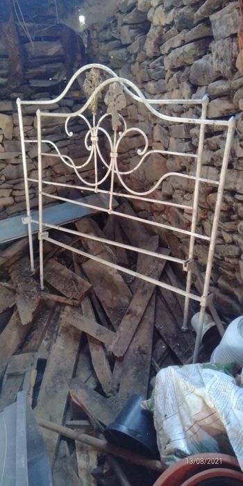 Vendo cama em ferro fabrico artesanal