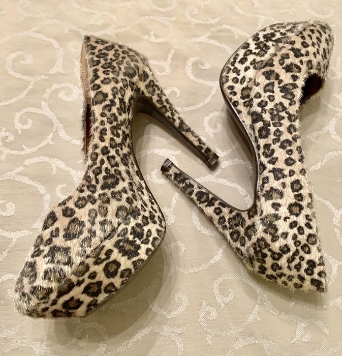 Sapatos textura pelo tigresa tam 36