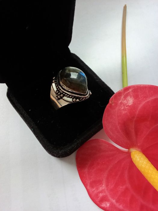Anel Artesanal com Labradorite   Elegância Única e Sem Género