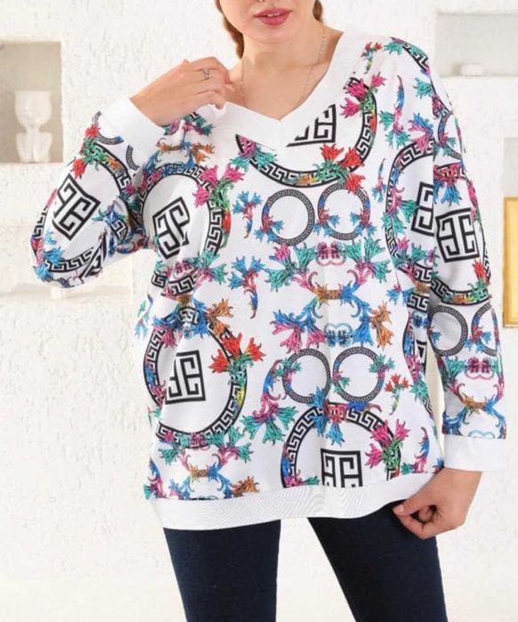 Bluza dekolt V wzory 42/44/46 R. UNIWERSALNY biała
