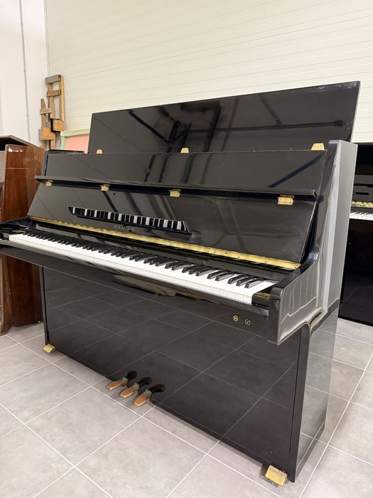 Piano Samick SU110