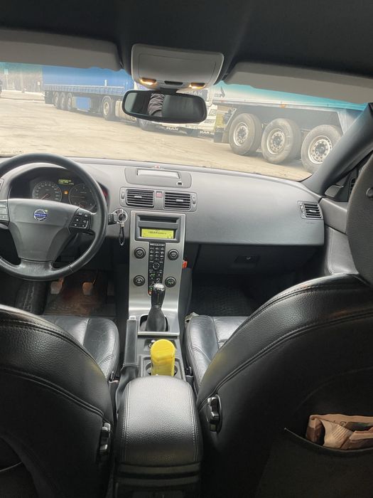 Вольво с40 гарна комплектація