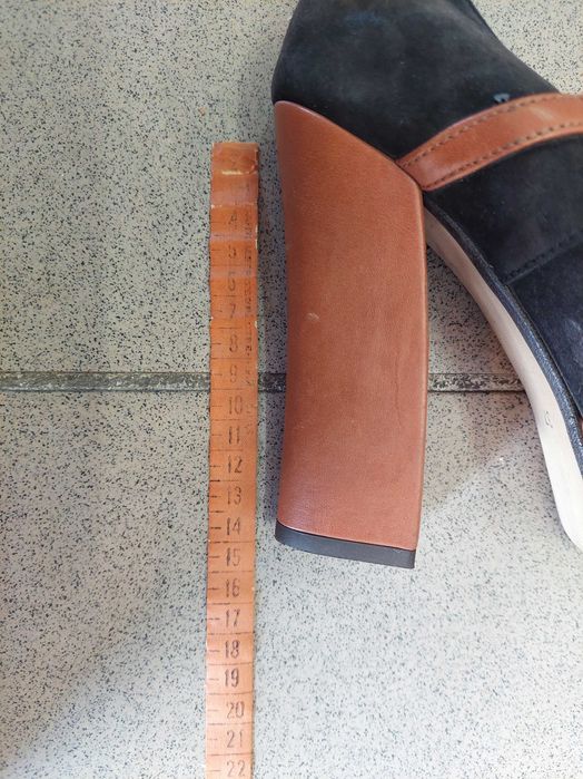 Buty na obcasie - sandałki beżowe, obcasy brązowe i fioletowe