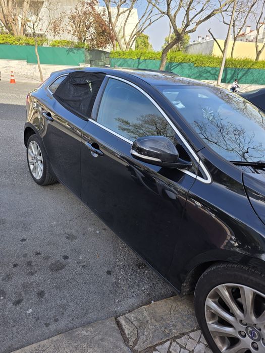 Volvo V40 D2 (2014) – Impecável | 125.000 km