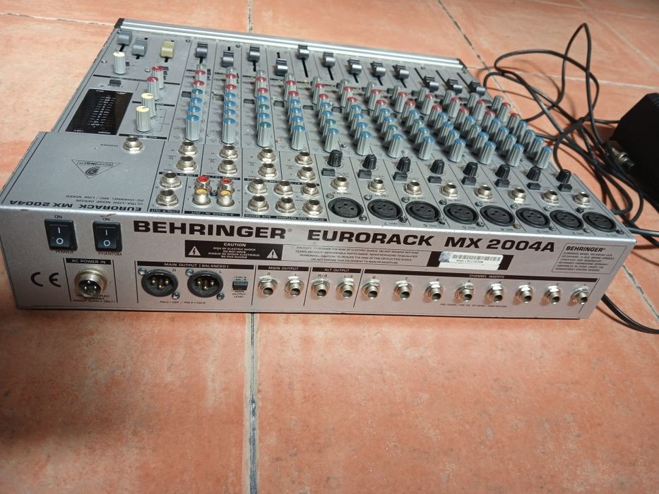 Mesa de Mistura toda funcional " BEHRINGER EURORACK MX 2004 A