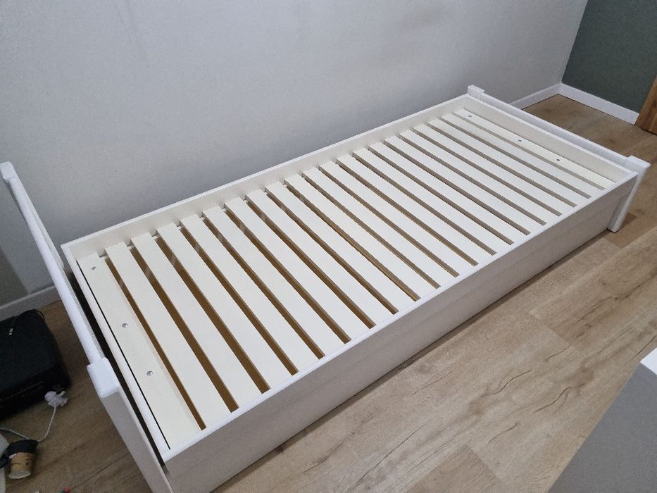 Łóżko drewniane 90 x 200 z materacem