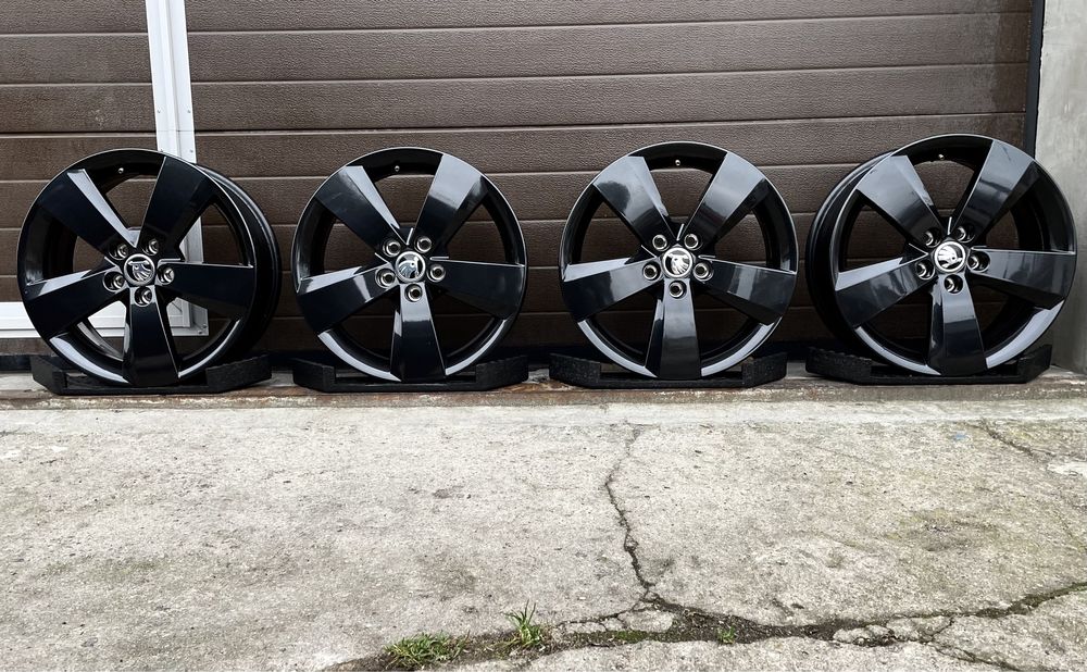 4x felgi aluminiowe 5x100 r16 et35 6J Alufelgi Czarne Oryginalne Skoda