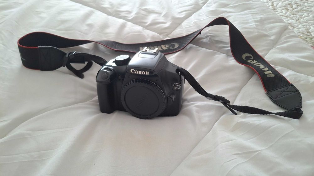 Máquina fotográfica Canon EOS 1100 D