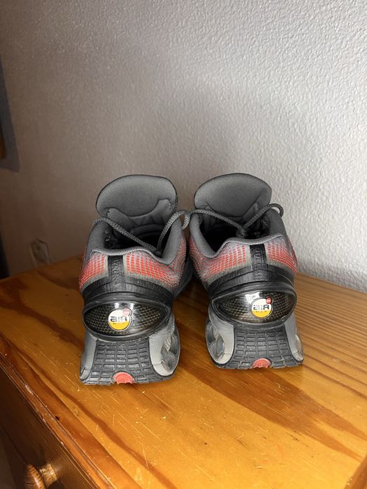 Sapato DN Nike vermelho e preto