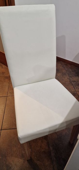 Mesa de jantar extensível c/ 4 Cadeiras