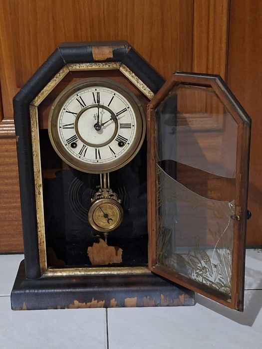 Relógio de Capela Waterbury - USA, a precisar de restauro