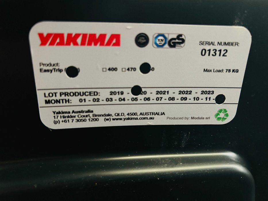 Yakima EasyTrip 550L Roof Box Gloss Black