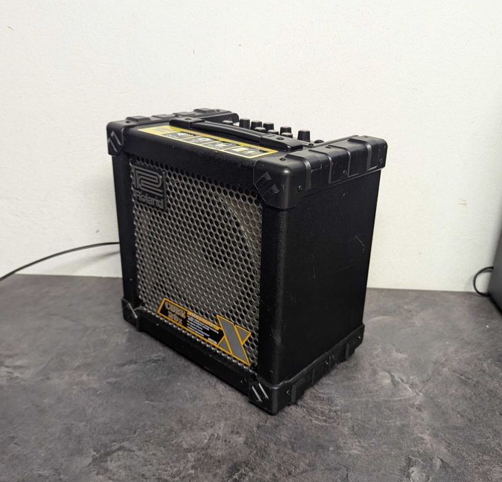 Гітарний комбопідсилювач Roland Cube 20X.