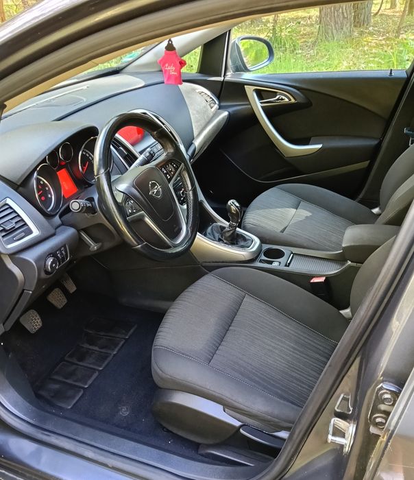 Opel Astra J 1.4 turbo 2011r.