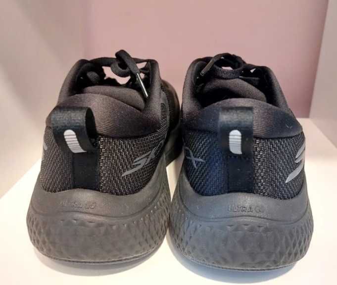 Czarne buty Sketchers do biegania-42
