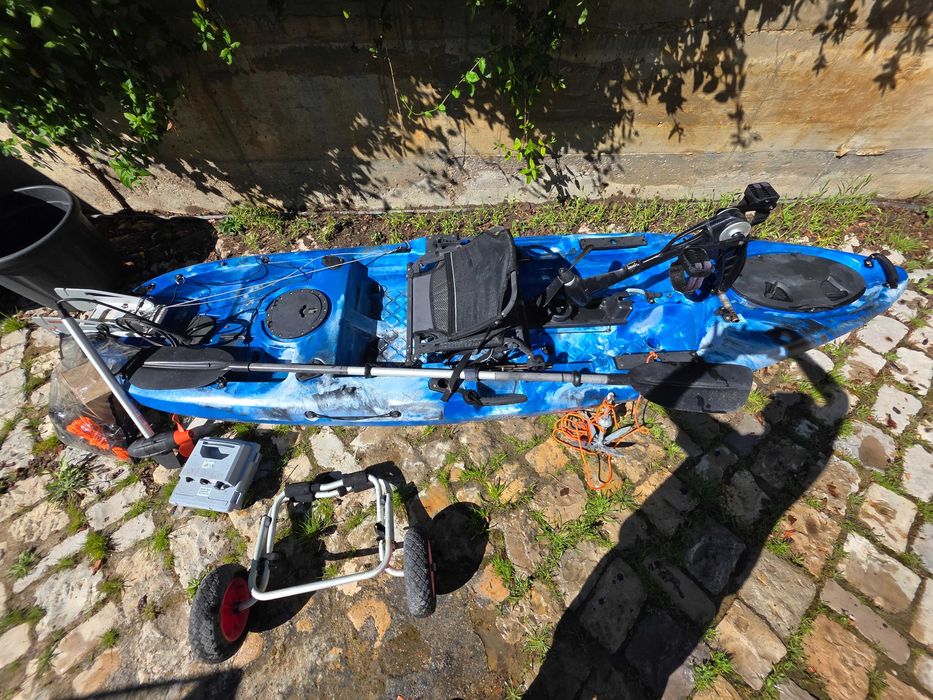 Kayak de pedais com motor Torqeedo