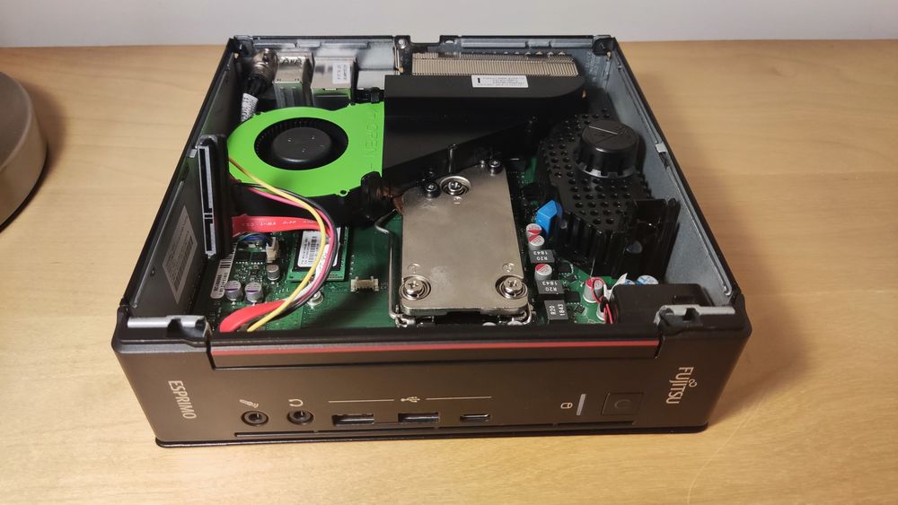 Fujitsu Esprimo Q958: i5-8100t, 32Gb DDR4, 512G nvme