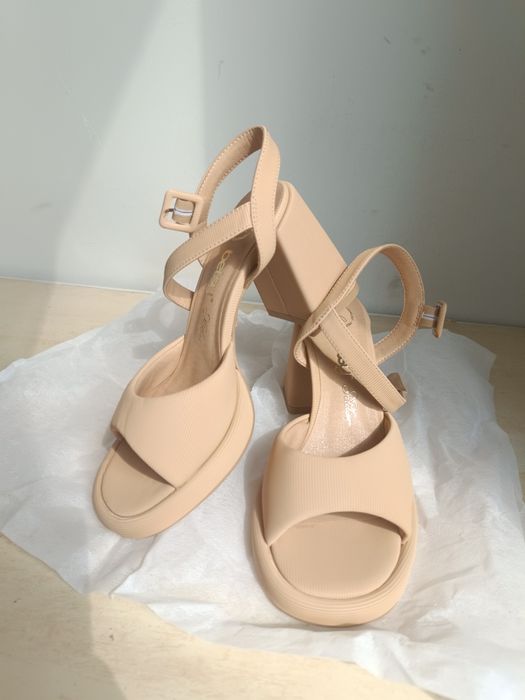 Босоніжки 38 розмір