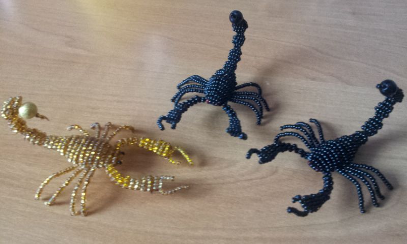 Скорпион. Знак задиака скорпион. Игрушка из бисера.