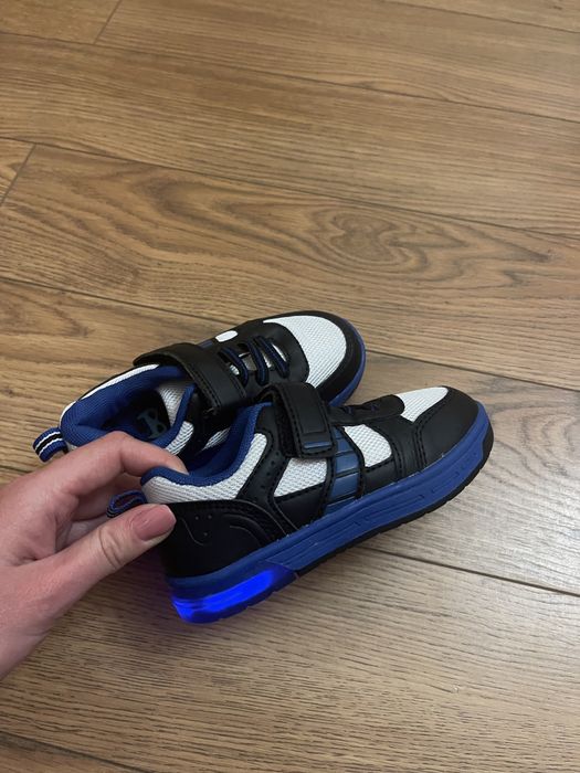 Кроссовки новые